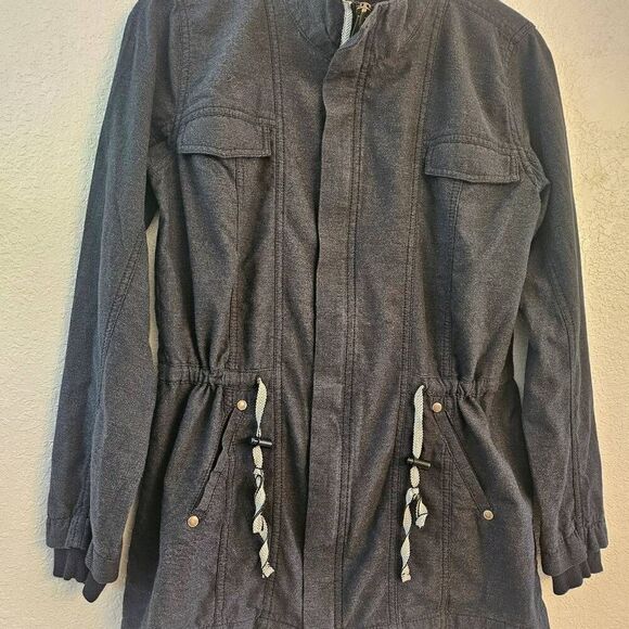 NWOT CAbi Weekend Moto Cinch Waist Fitted Stretch Flattering Jacket: Denim color - Picture 3 of 7